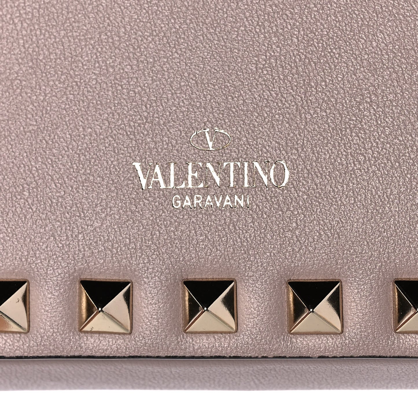Vitello Rockstud Chain Clutch Poudre