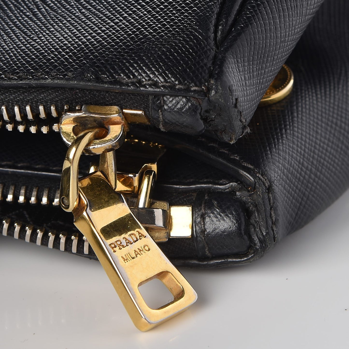 Saffiano Medium Galleria Double Zip Tote Black