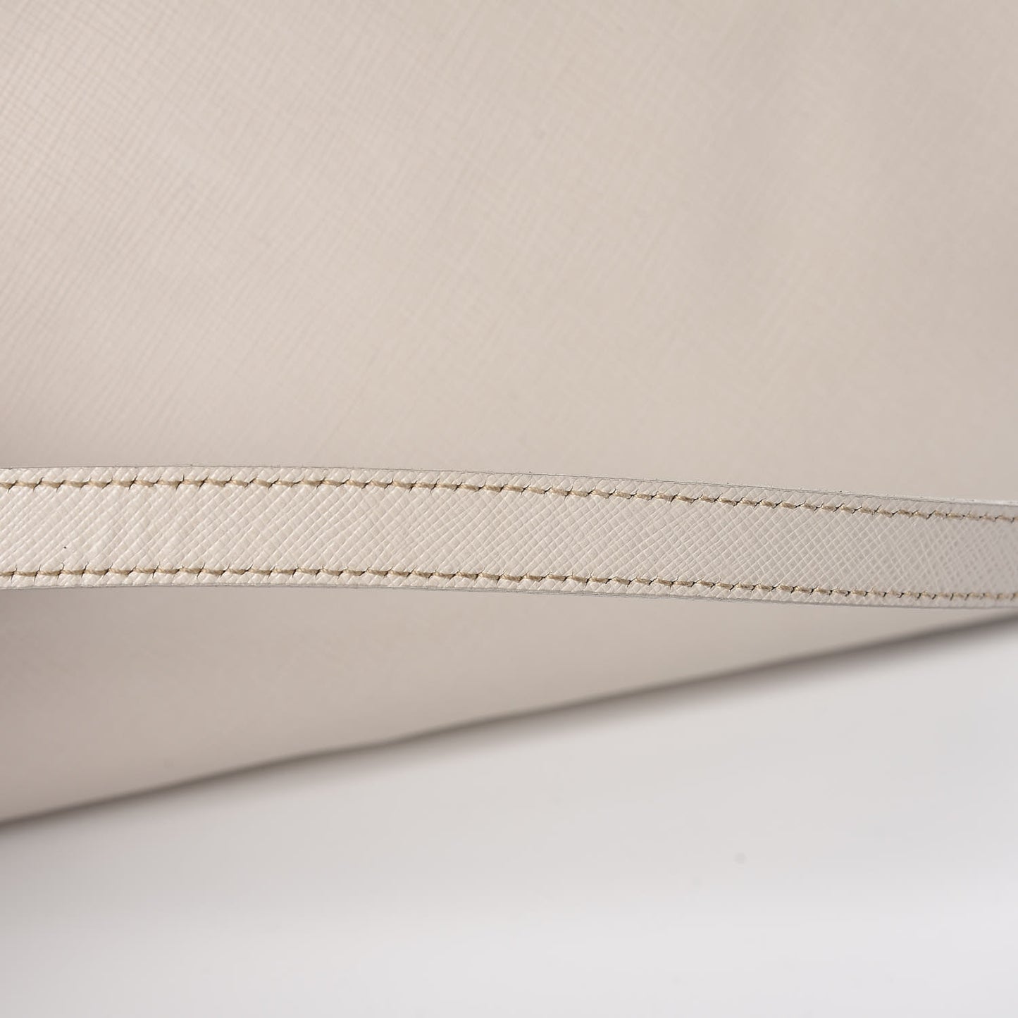 Saffiano Lux Medium Tote Talco