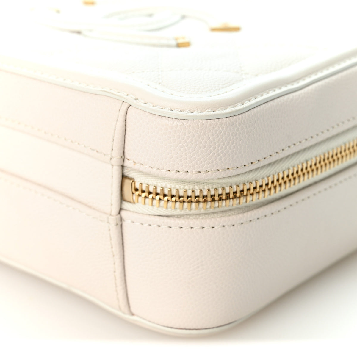 Caviar Quilted Small CC Filigree Vanity Case White