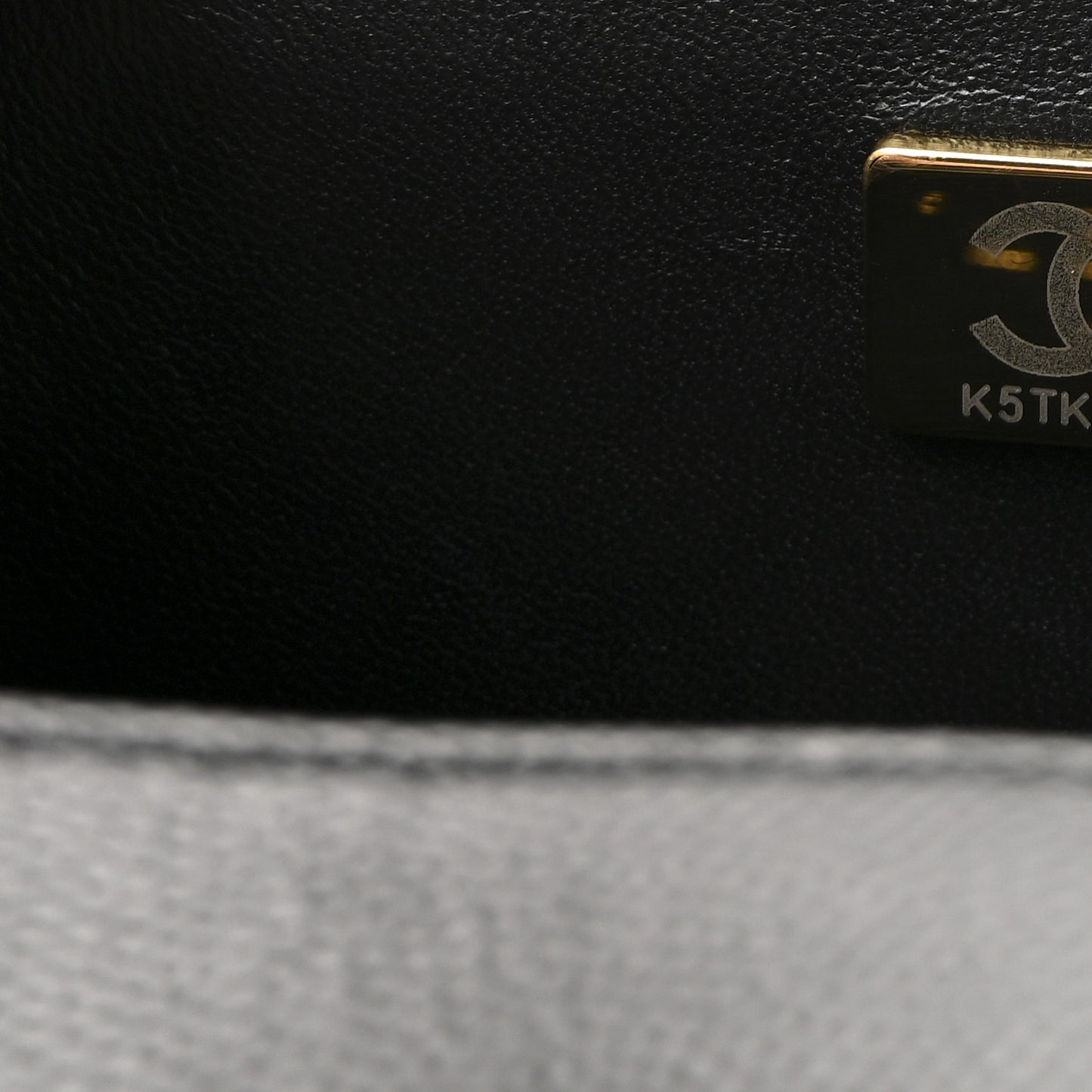 Caviar Quilted Medium Boy Flap Black