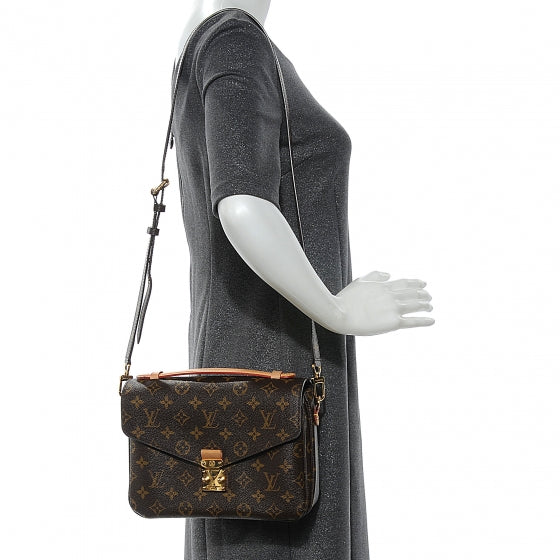 Monogram Pochette Metis