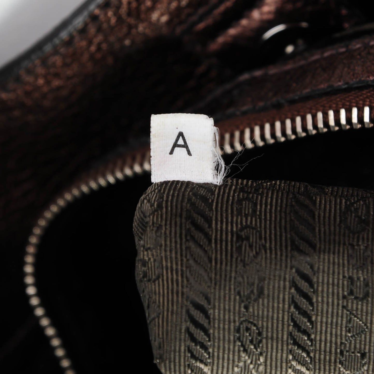 Vitello Daino Mordore Shoulder Bag Antico