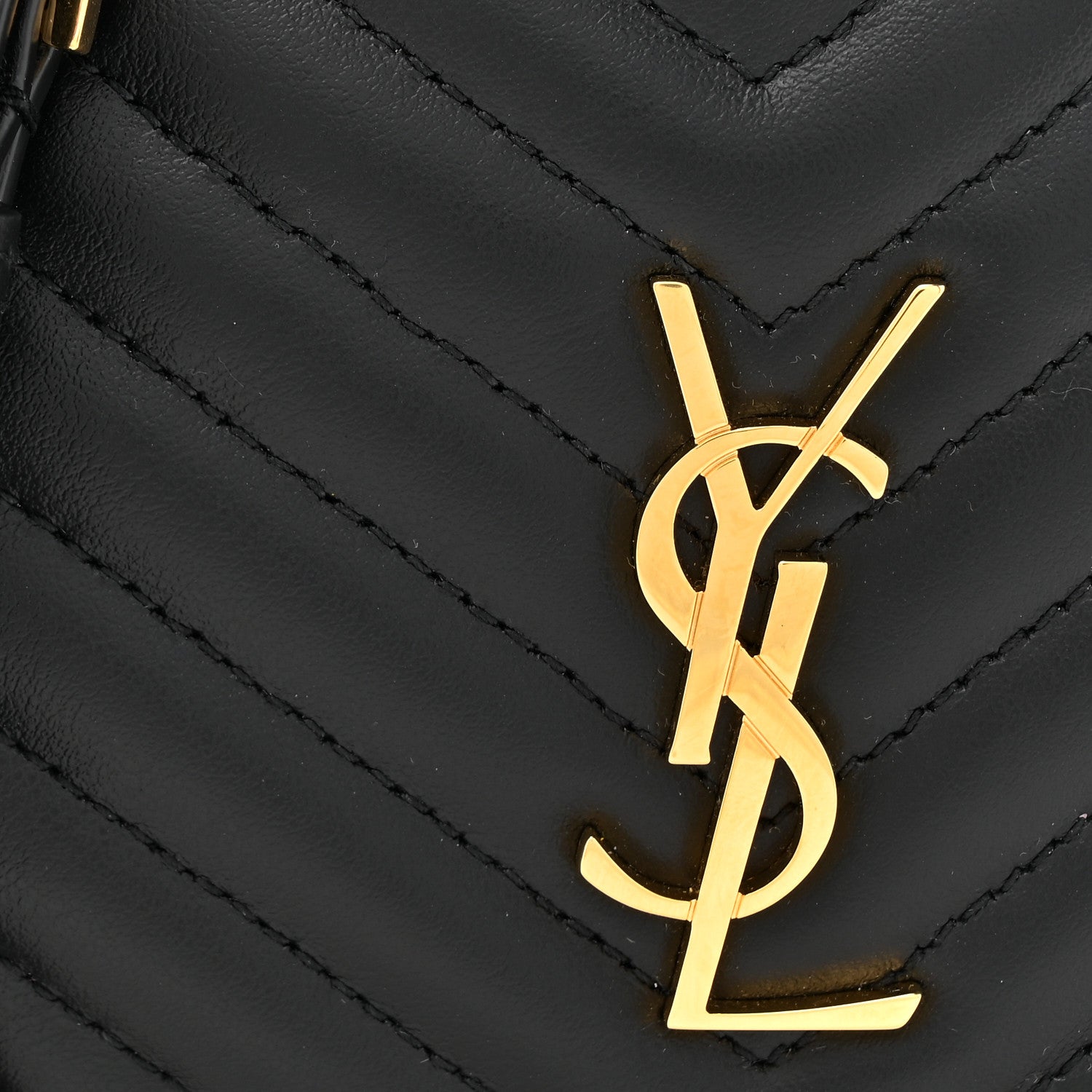 Saint Laurent Calfskin Matelasse Chevron Quilted Baby Round Vinyle Belt Bag Black 8 of 10