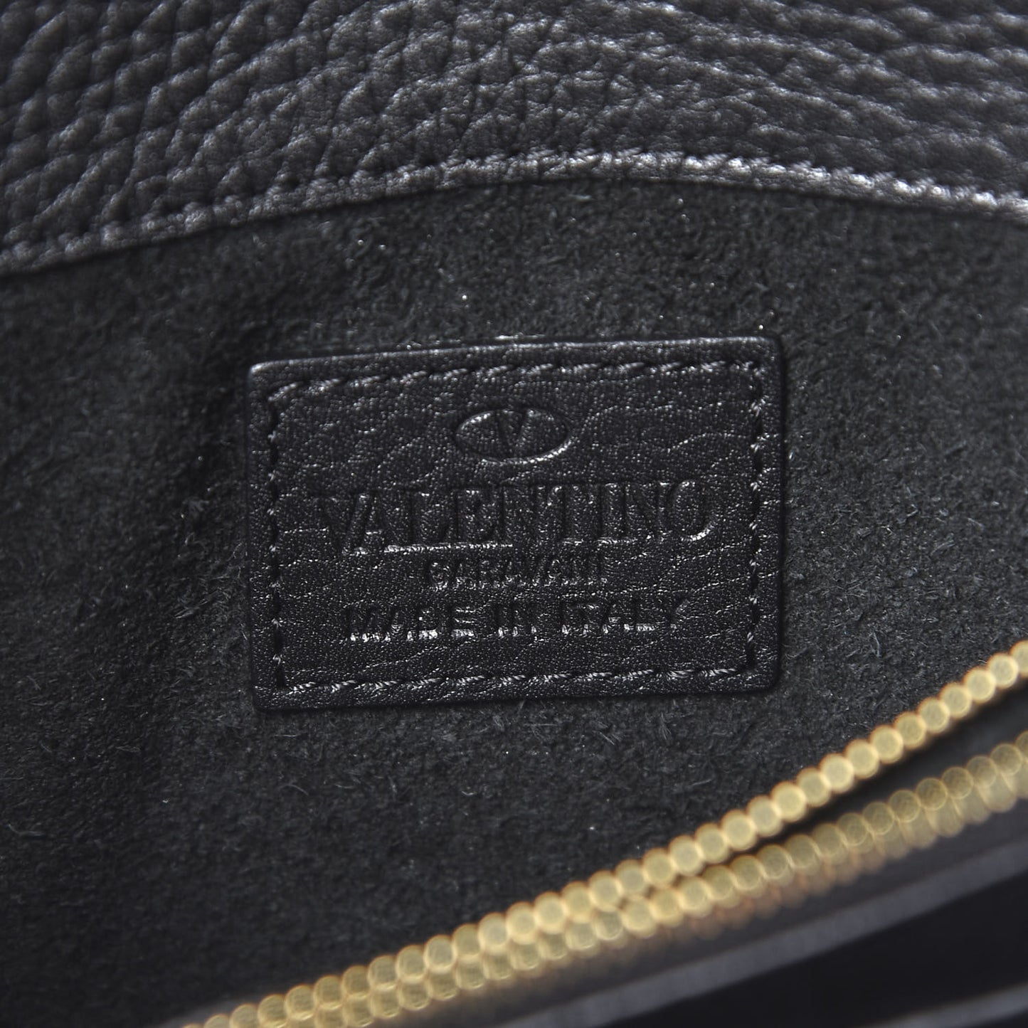 Pebbled Calfskin Rockstud Wallet on Chain Black