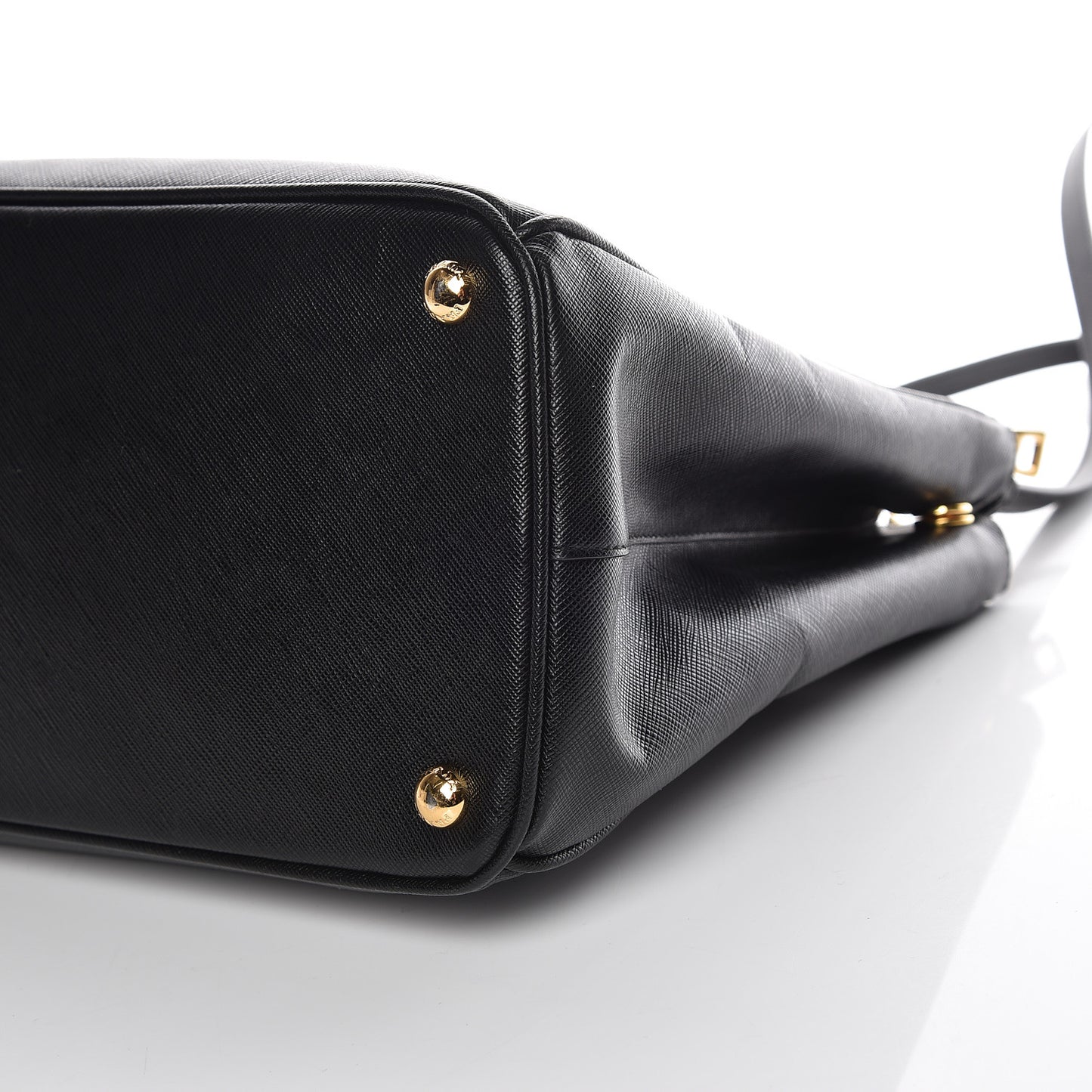 Saffiano Medium Galleria Double Zip Tote Black