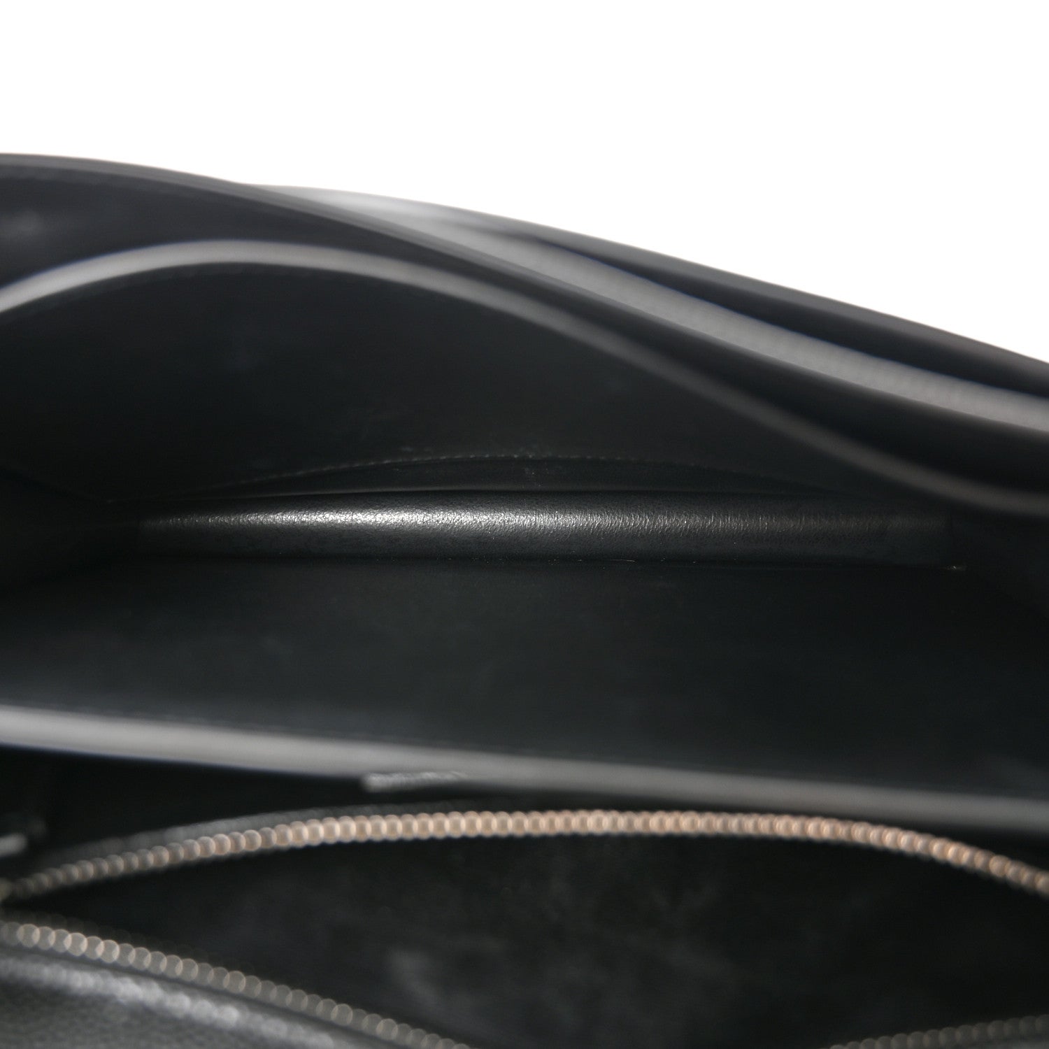 Saint Laurent Grain De Poudre Monogram Cassandra Clasp Bag Black 5 of 10