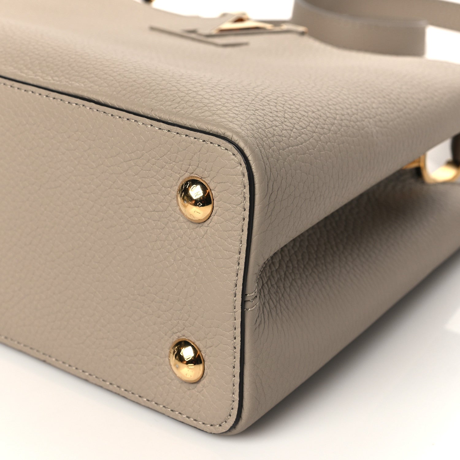 Louis Vuitton Taurillon Capucines MM Galet 9 of 10