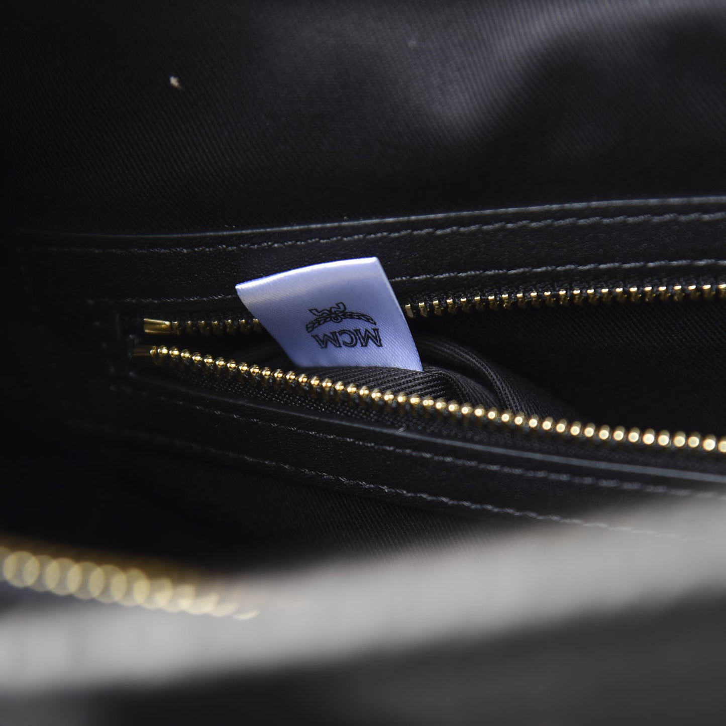 Gradation Visetos Medium Tote Black Gold