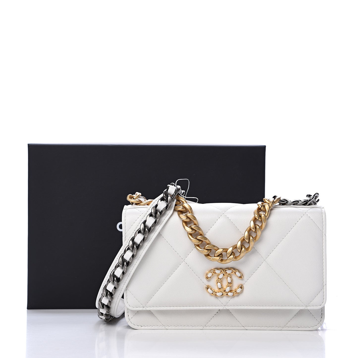 Goatskin Quilted 19 Wallet On Chain WOC White