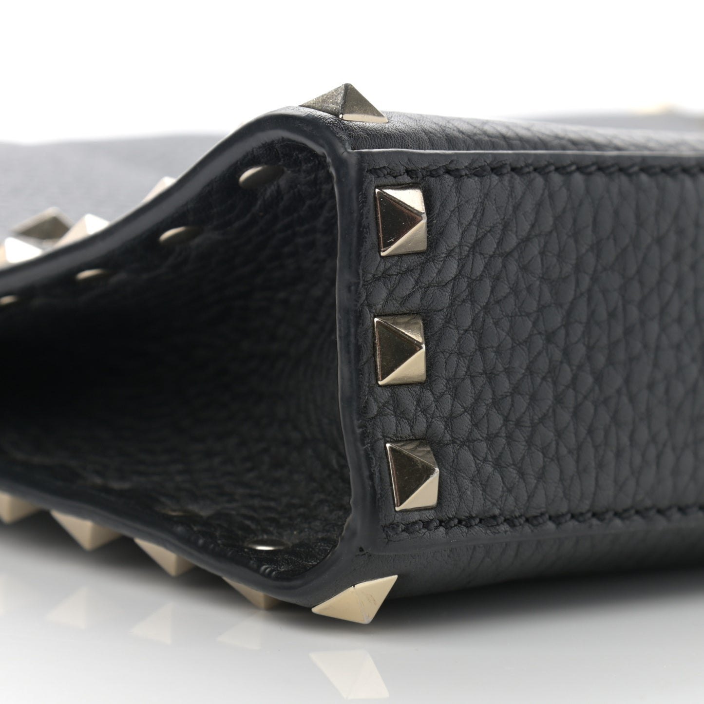 Pebbled Calfskin Medium Rockstud Flip Lock Crossbody Bag Black