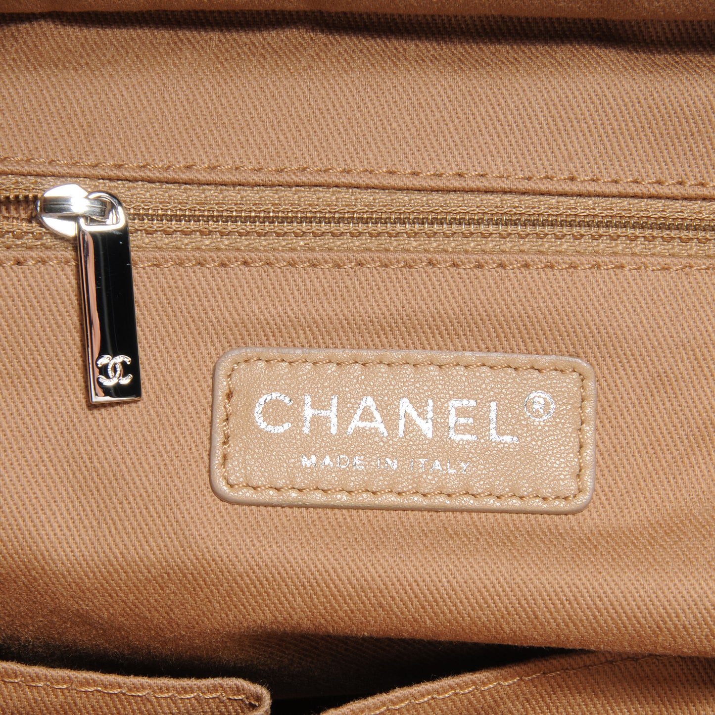Leather VIP Medium Shopping Tote Black