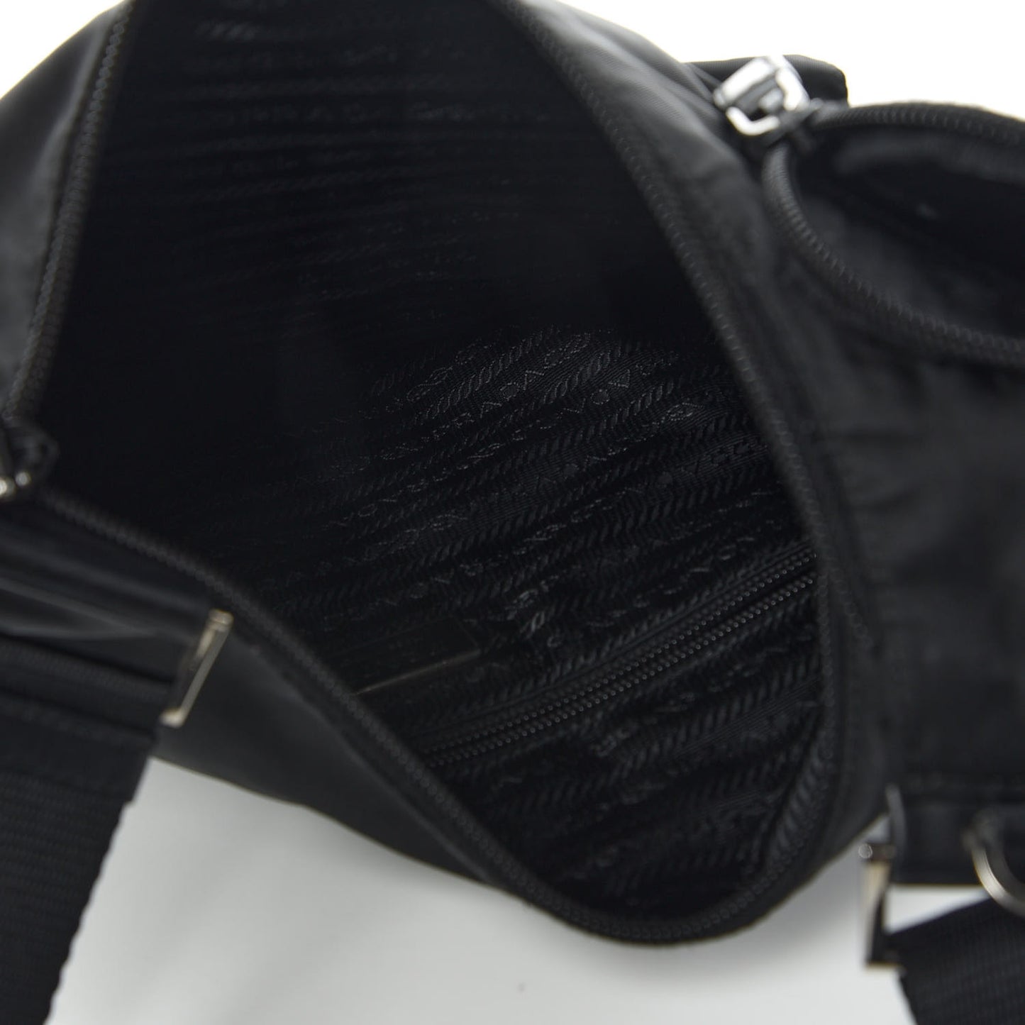 Nylon Tessuto Vela Messenger Bag Black