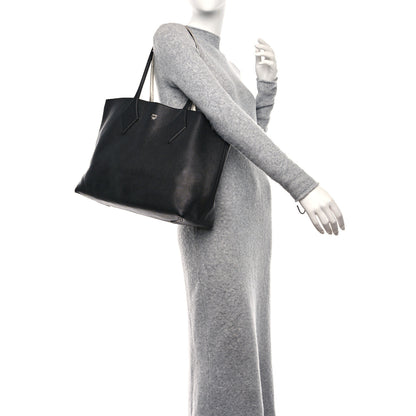 MCM Grained Calfskin Medium Yris Shopper Tote Black 2 of 34