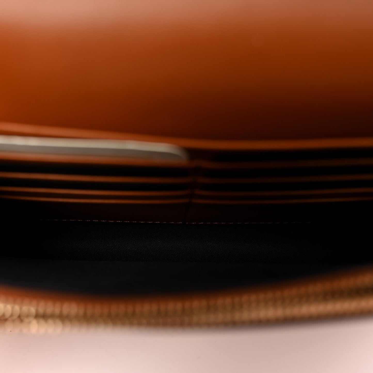 Vitello King Tamponato Logo Embossed Medium Wallet On Chain Cuoio