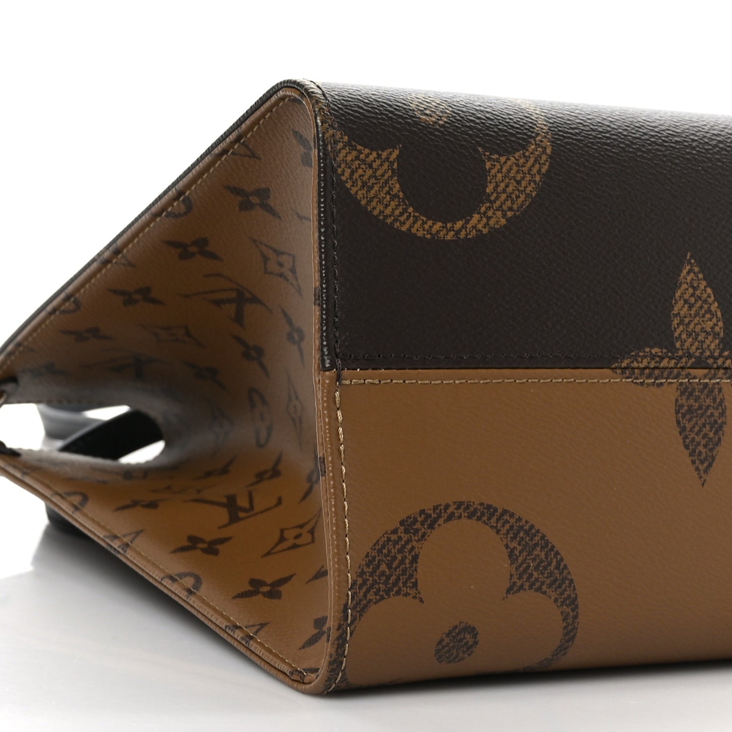 Reverse Monogram Giant Onthego MM