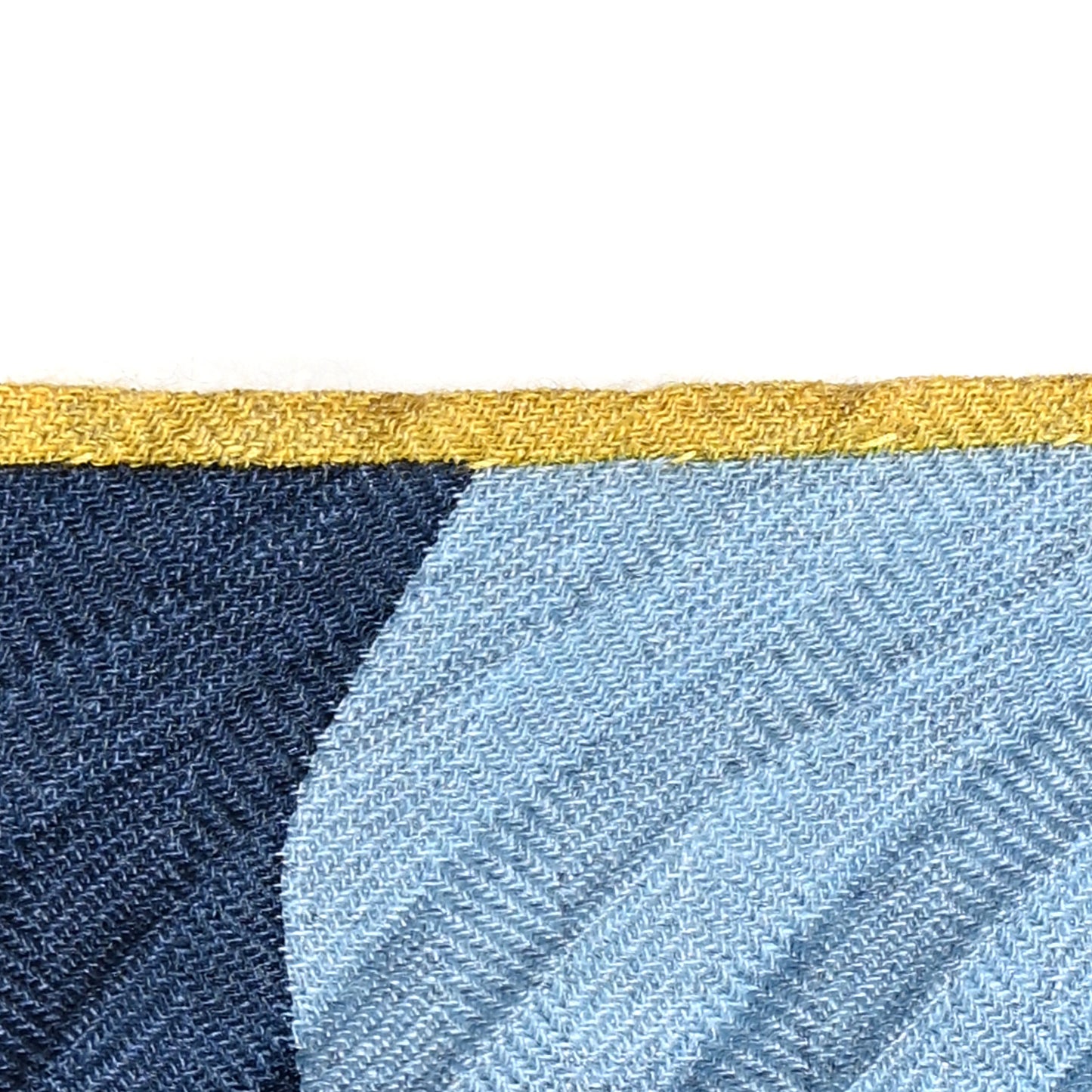 Silk Plisse Foulard Brides de Gala Scarf 140 Bleu Denim Bleu Indigo