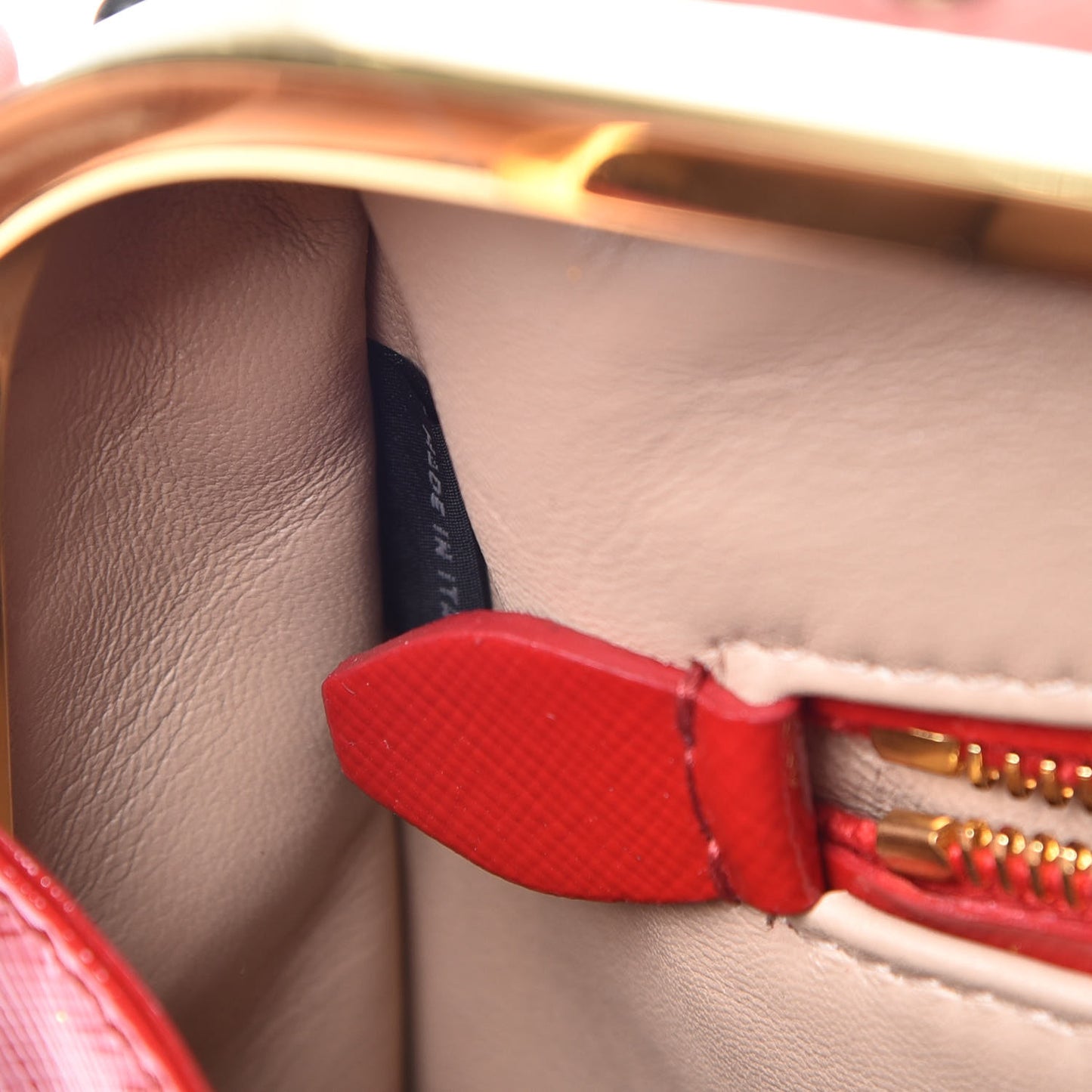 Saffiano Vernice Crystal Pyramid Bag Rosso