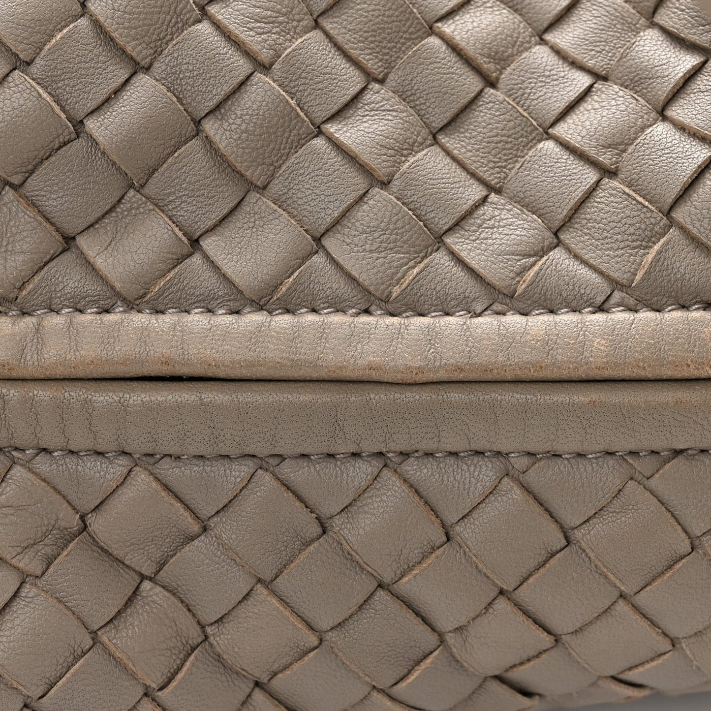 Nappa Intrecciato Medium Veneta Hobo Fume