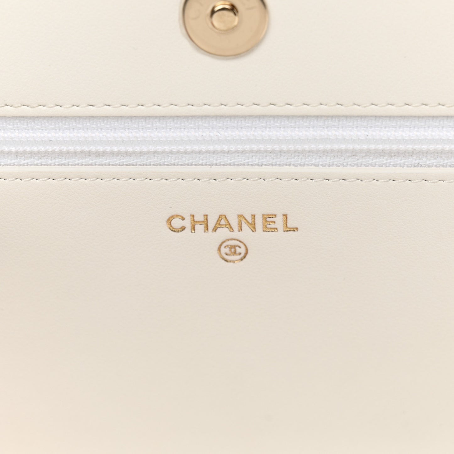Caviar Quilted Boy Wallet On Chain WOC White
