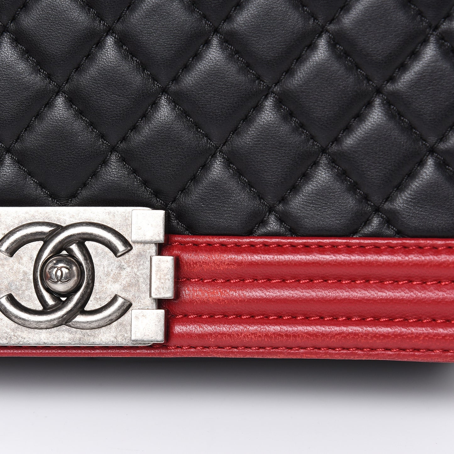 Lambskin Quilted Large Boy Flap Black Red