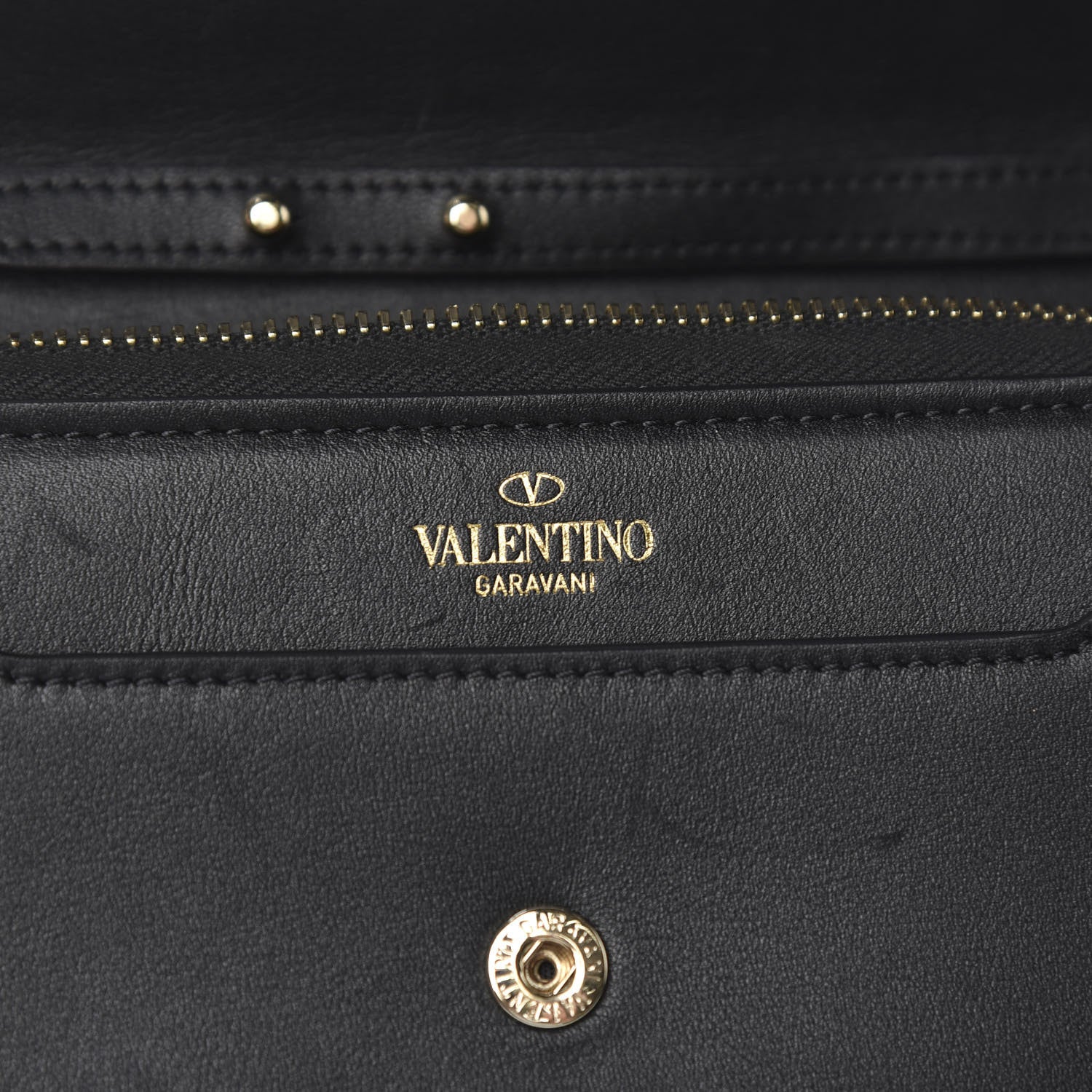 Valentino Garavani Vitello Rockstud Carry Secrets Continental Wallet On Chain Black 5 of 11