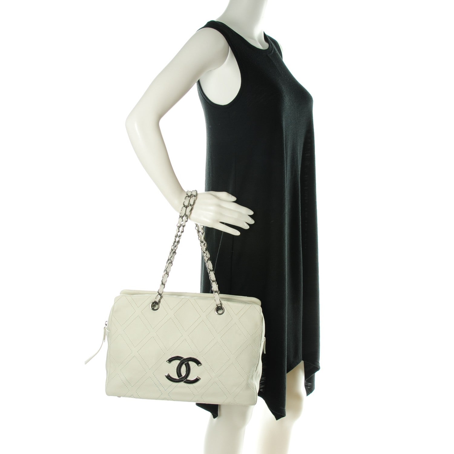 Chanel Calfskin Large Diamond Stitch Tote White 2 of 7