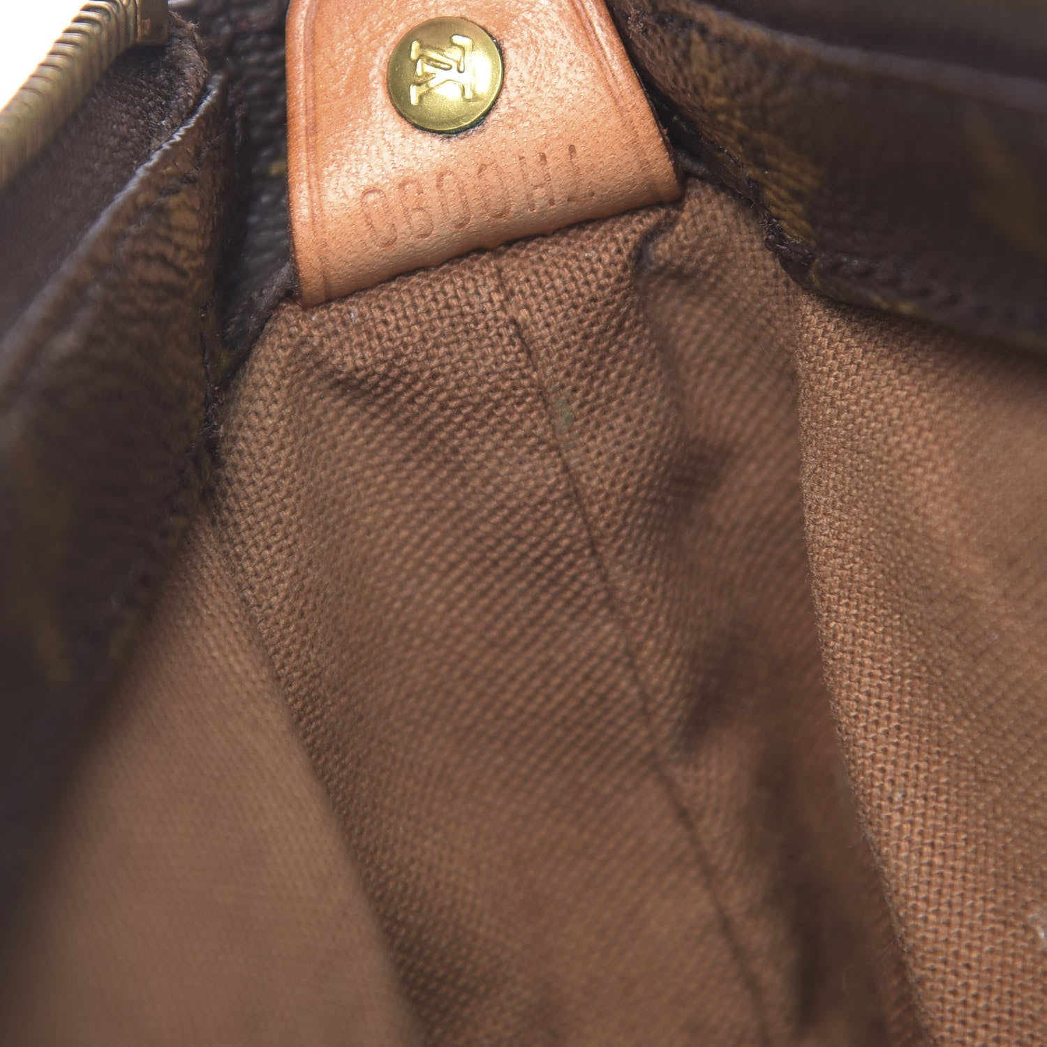 Louis Vuitton Monogram Cabas Mezzo 7 of 19