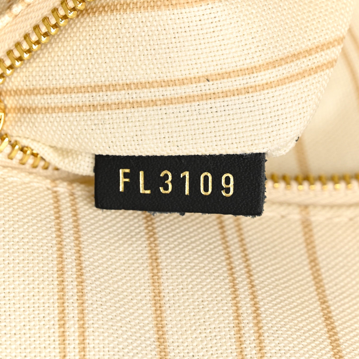Louis Vuitton Monogram Giant Jungle Onthego GM Ivory 7 of 12