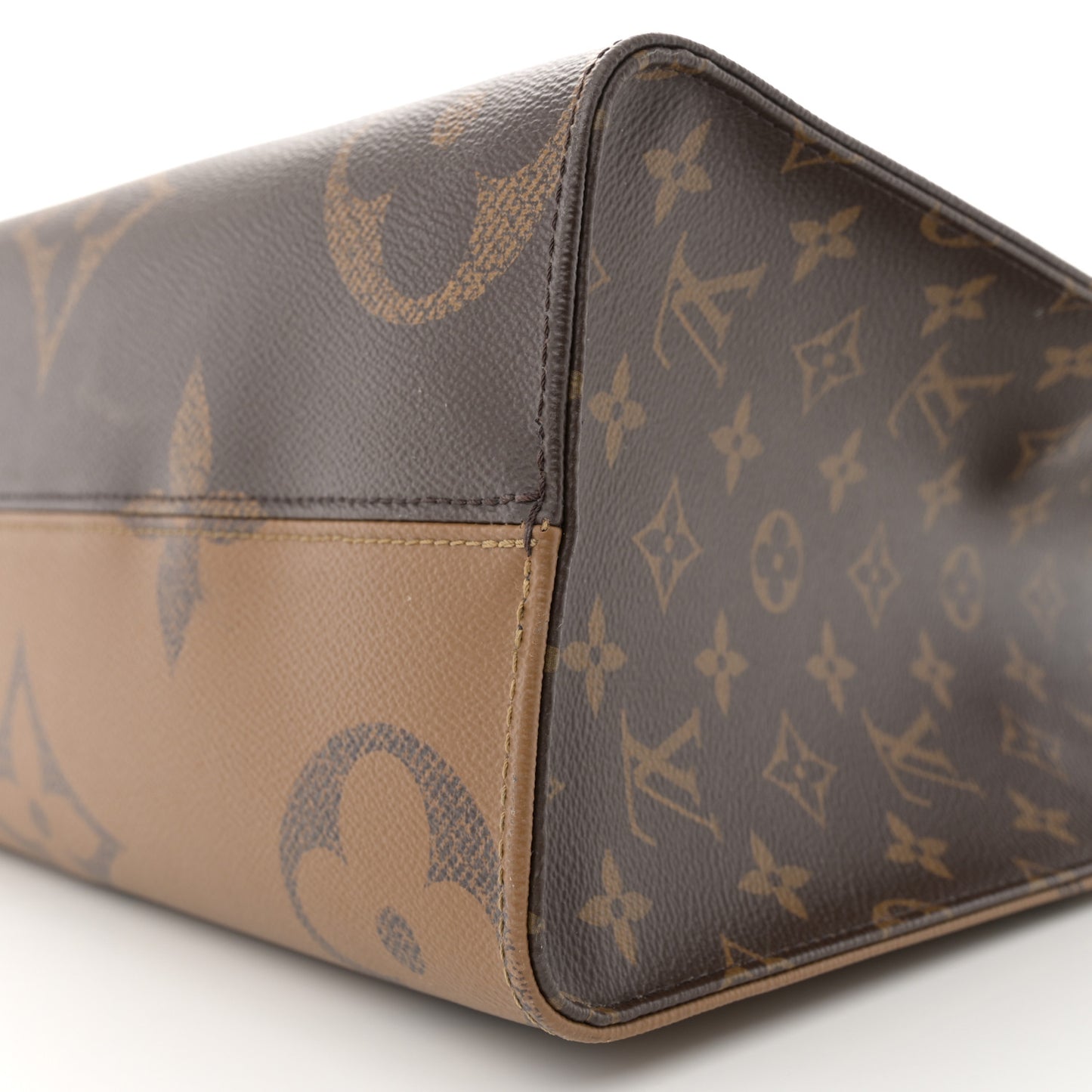 Reverse Monogram Giant Onthego MM