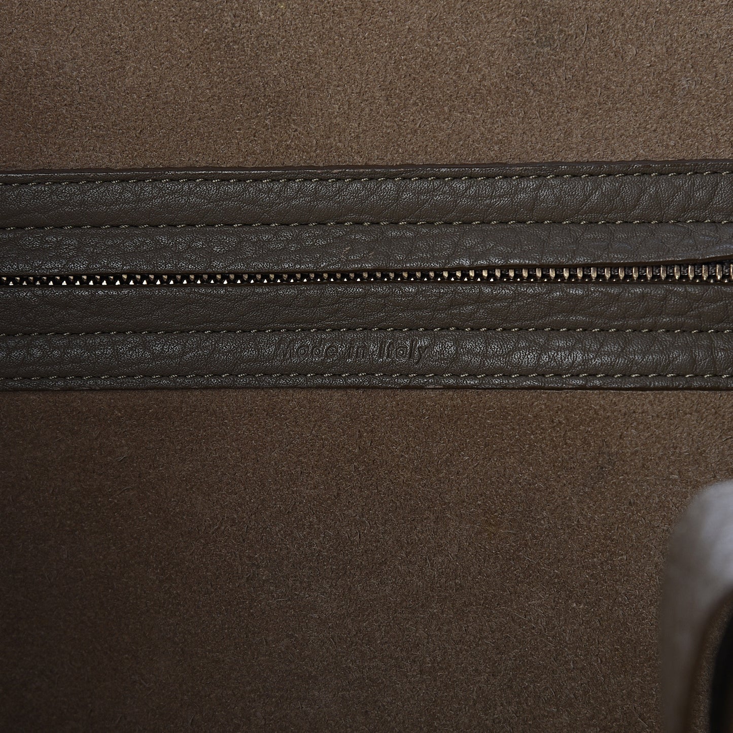 Bullhide Medium Phantom Luggage Taupe