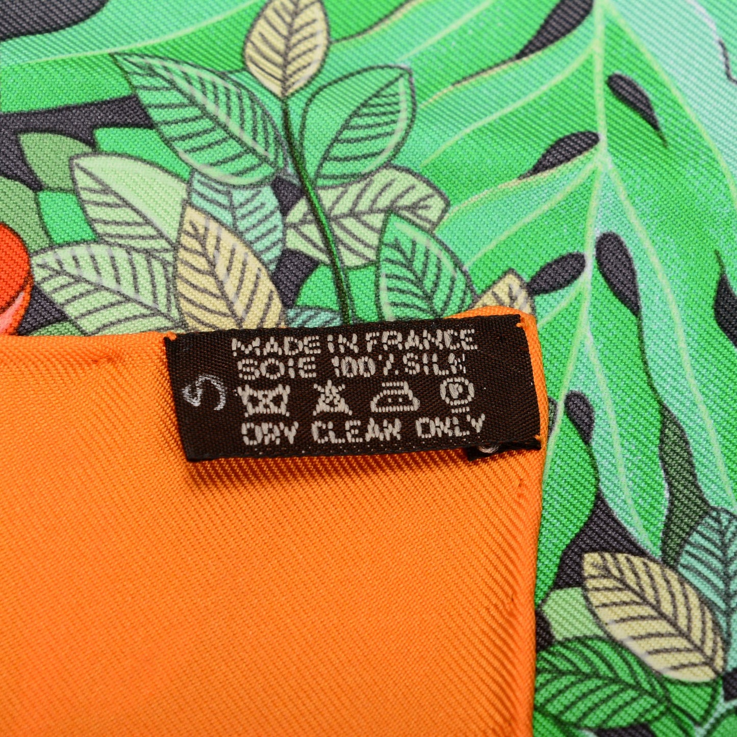Silk Au Coeur De La Vie Scarf 90 Orange Vert Fuchsia