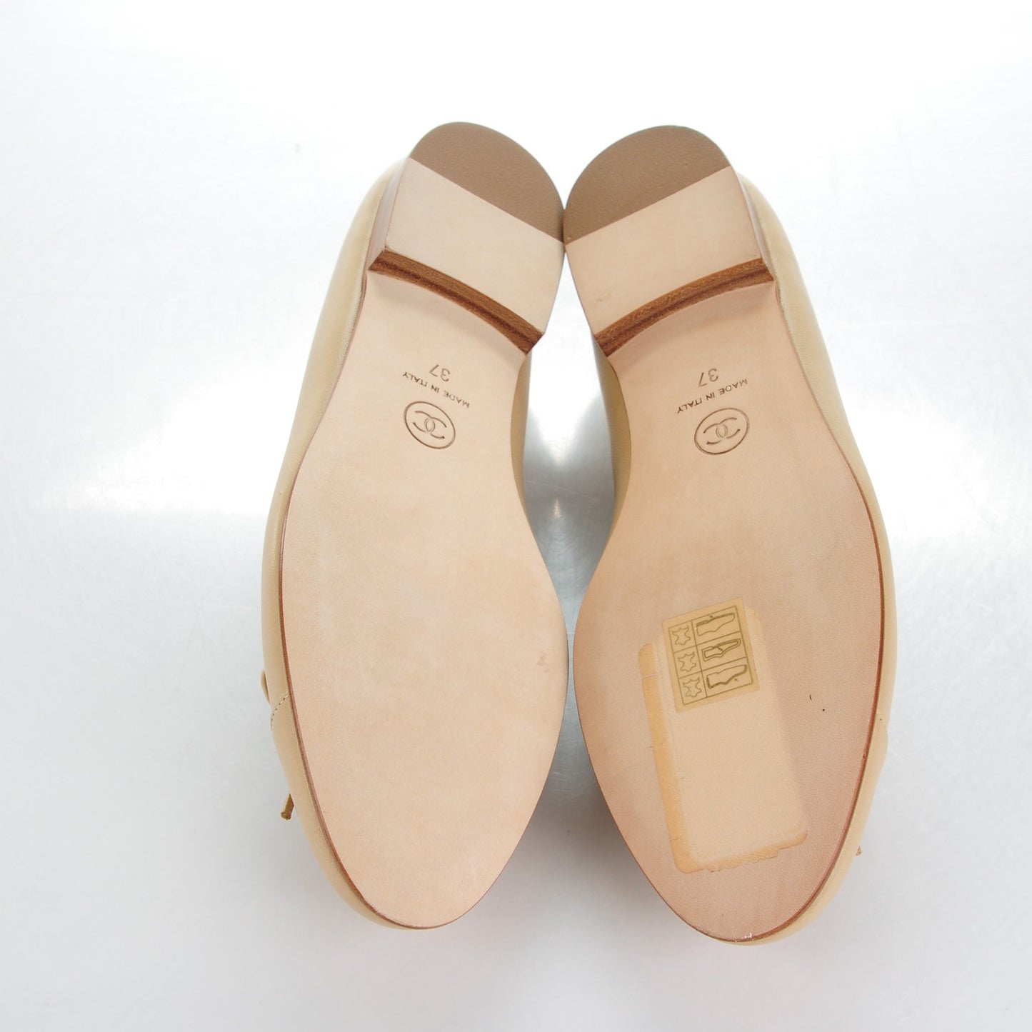 Lambskin Cap Toe CC Ballerina Flats 37 Light Beige