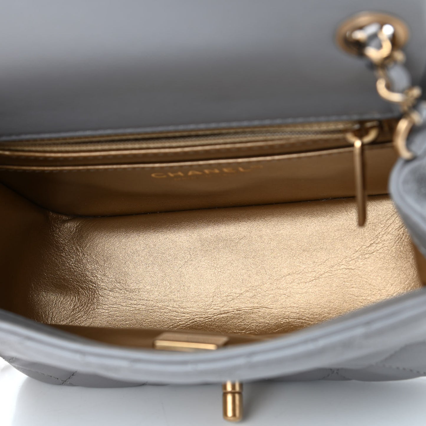 Lambskin Quilted Mini Pearl Crush Flap Light Grey
