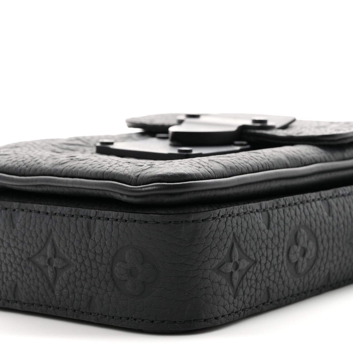 Taurillon Monogram S Lock Wearable Wallet Black