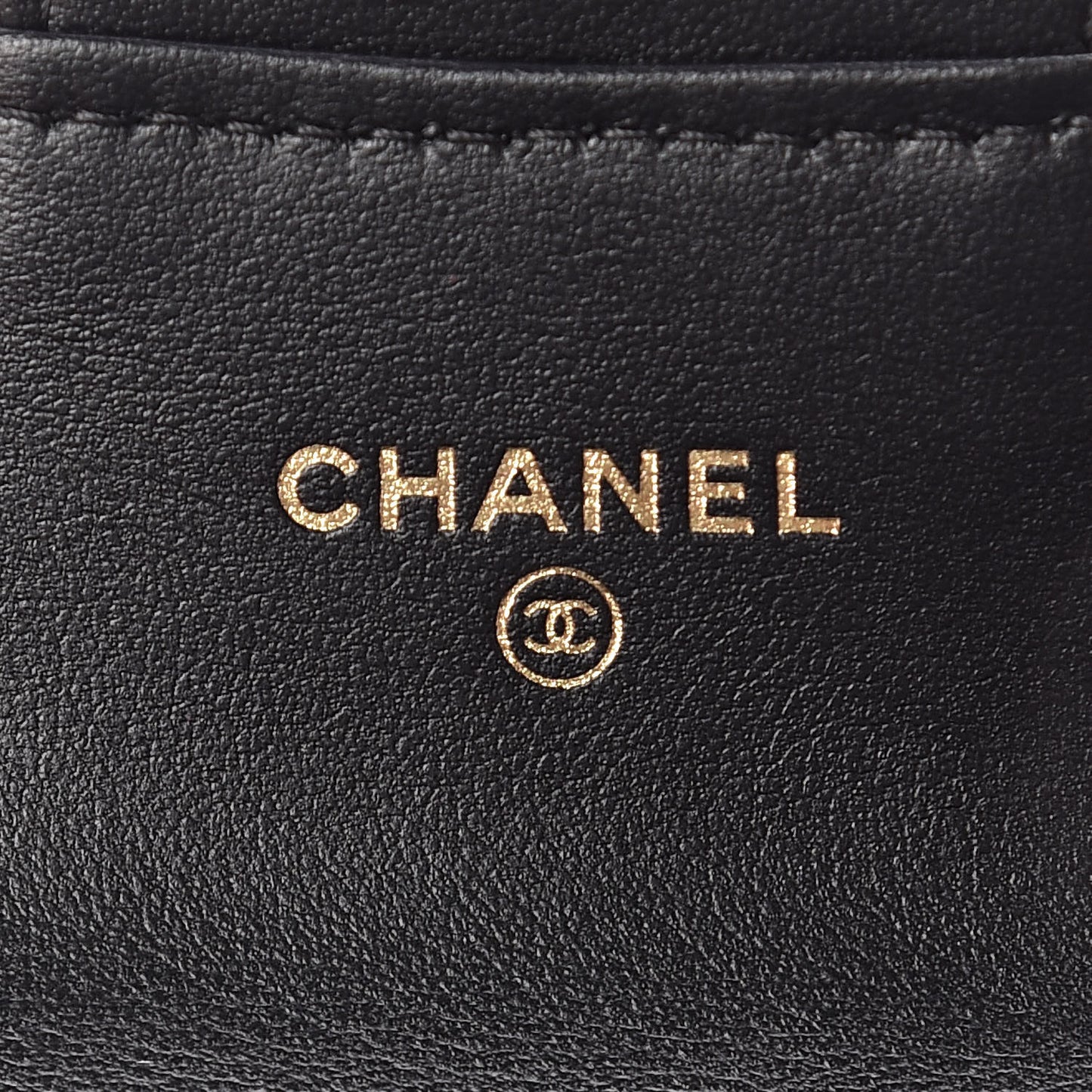 Crumpled Calfskin Chevron Quilted Reissue Card Holder Black
