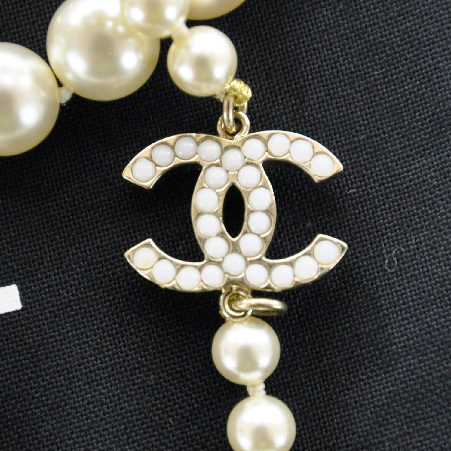 Chanel Classic CC Graduated Pearl Necklace 4 of 6