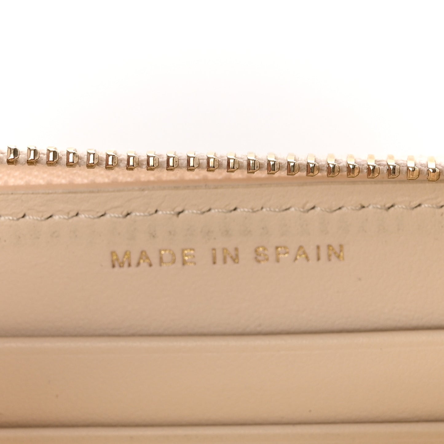 Caviar Quilted Medium Zip Around Wallet White