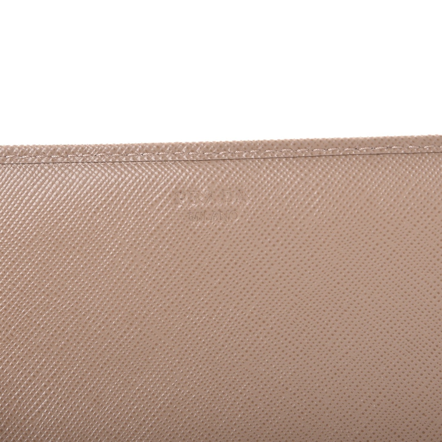 Saffiano Metal Oro Chain Wallet Cammeo