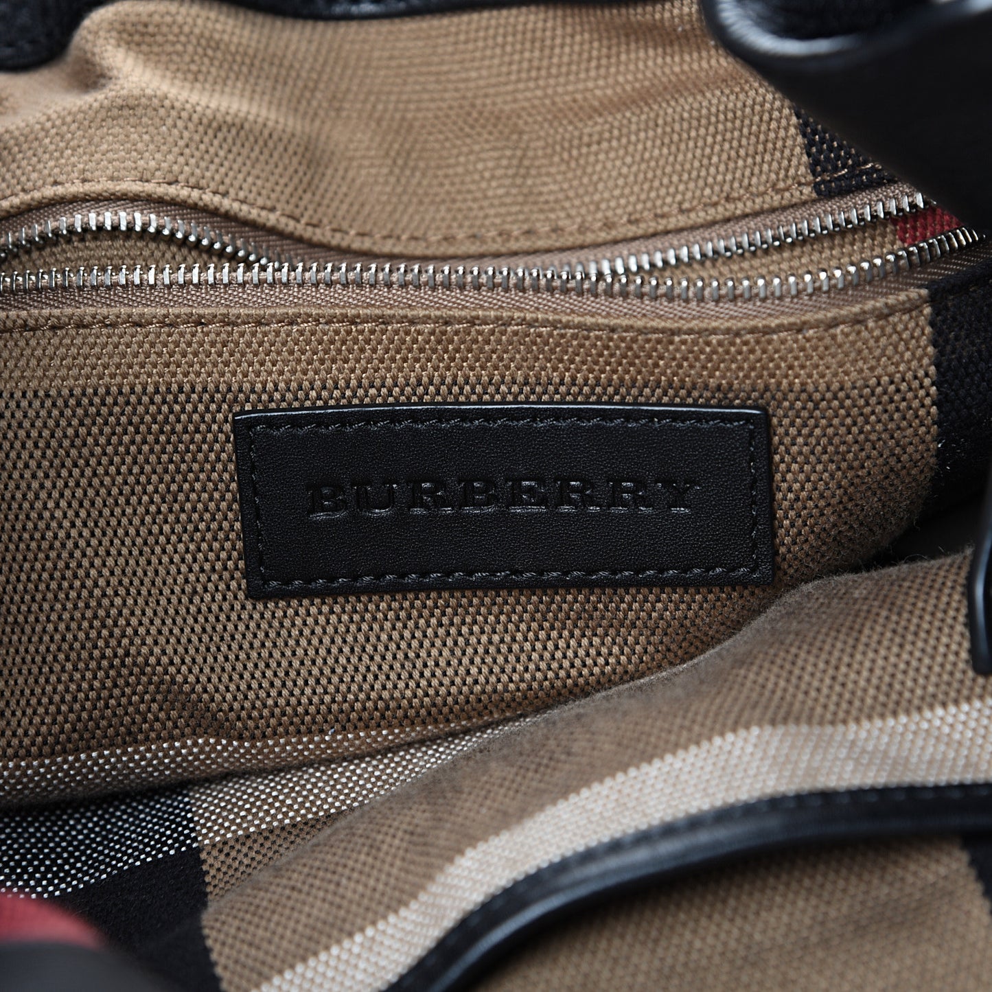 Grainy Calfskin House Check Medium Maidstone Black