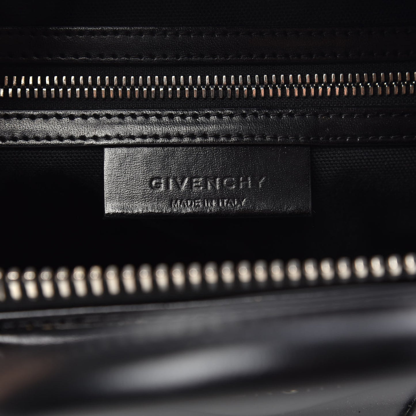 Shiny Lord Calfskin Small Antigona Black