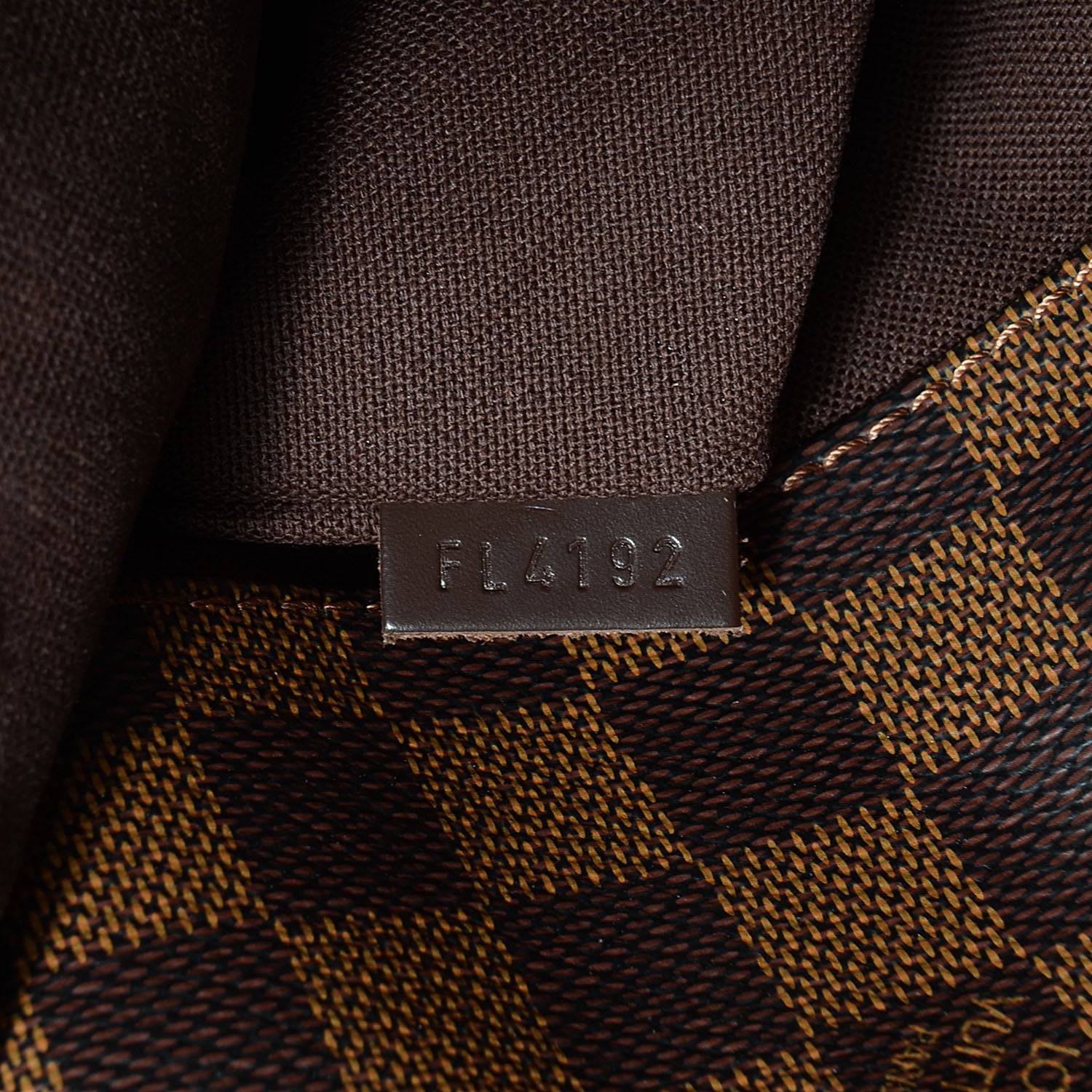 Louis Vuitton Damier Ebene District MM 7 of 8