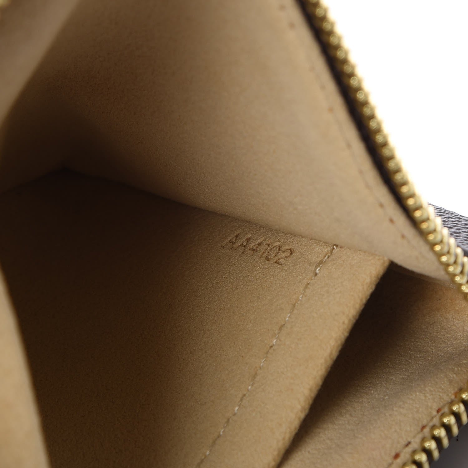 Louis Vuitton Monogram Pochette Milla MM 7 of 8