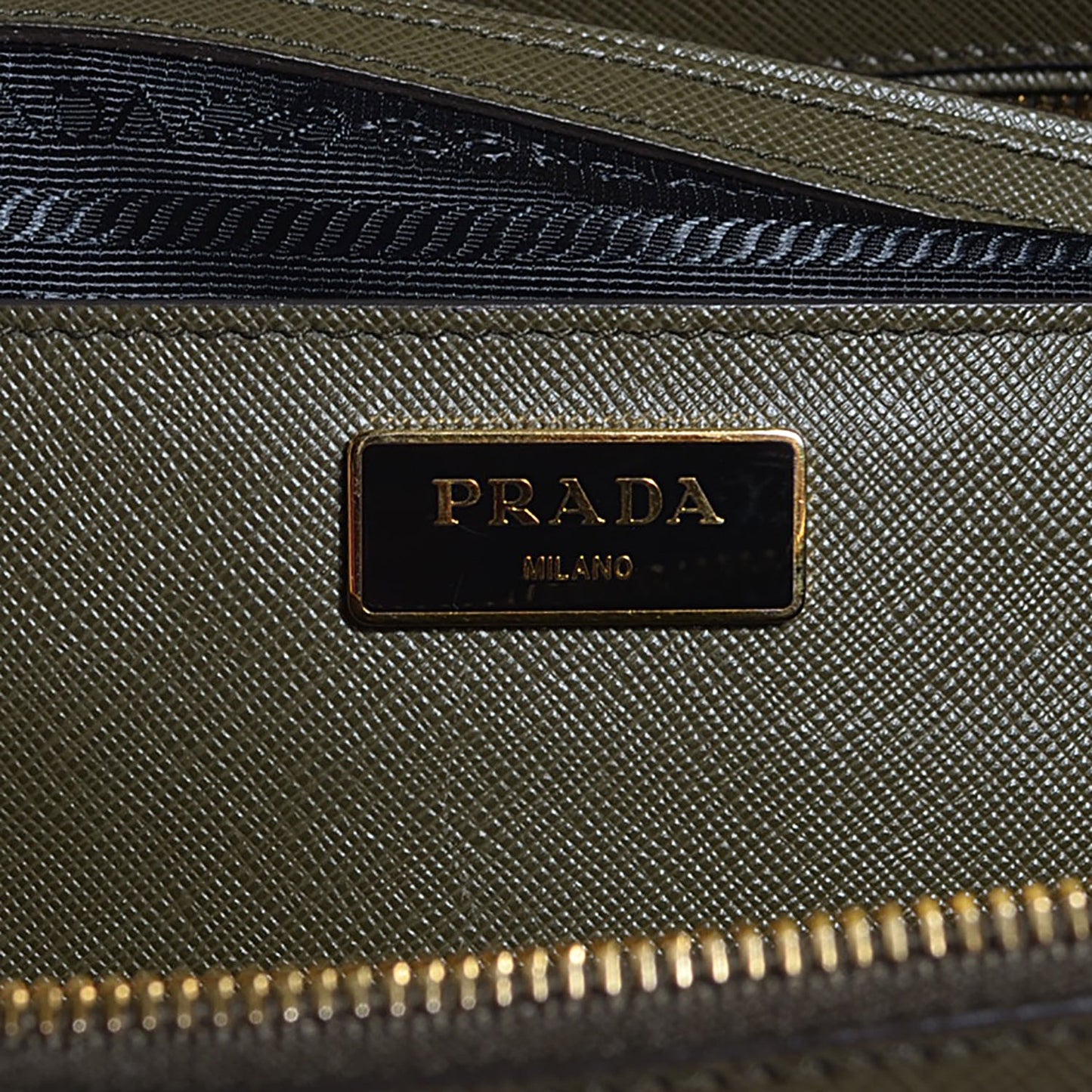 Saffiano Lux Extra Large Galleria Double Zip Tote Militare