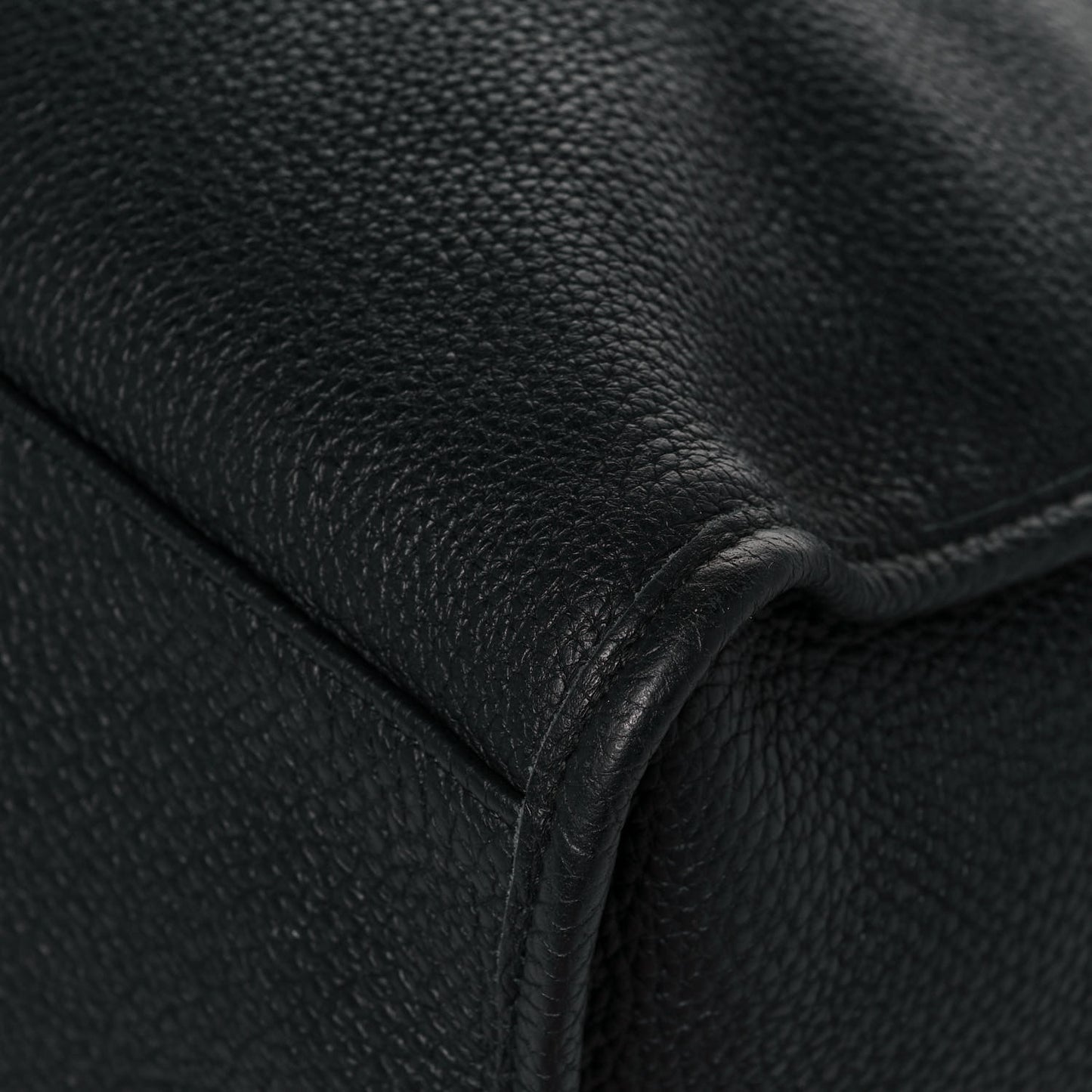 Vibrato Calfskin Classic Silver Hardware City Black