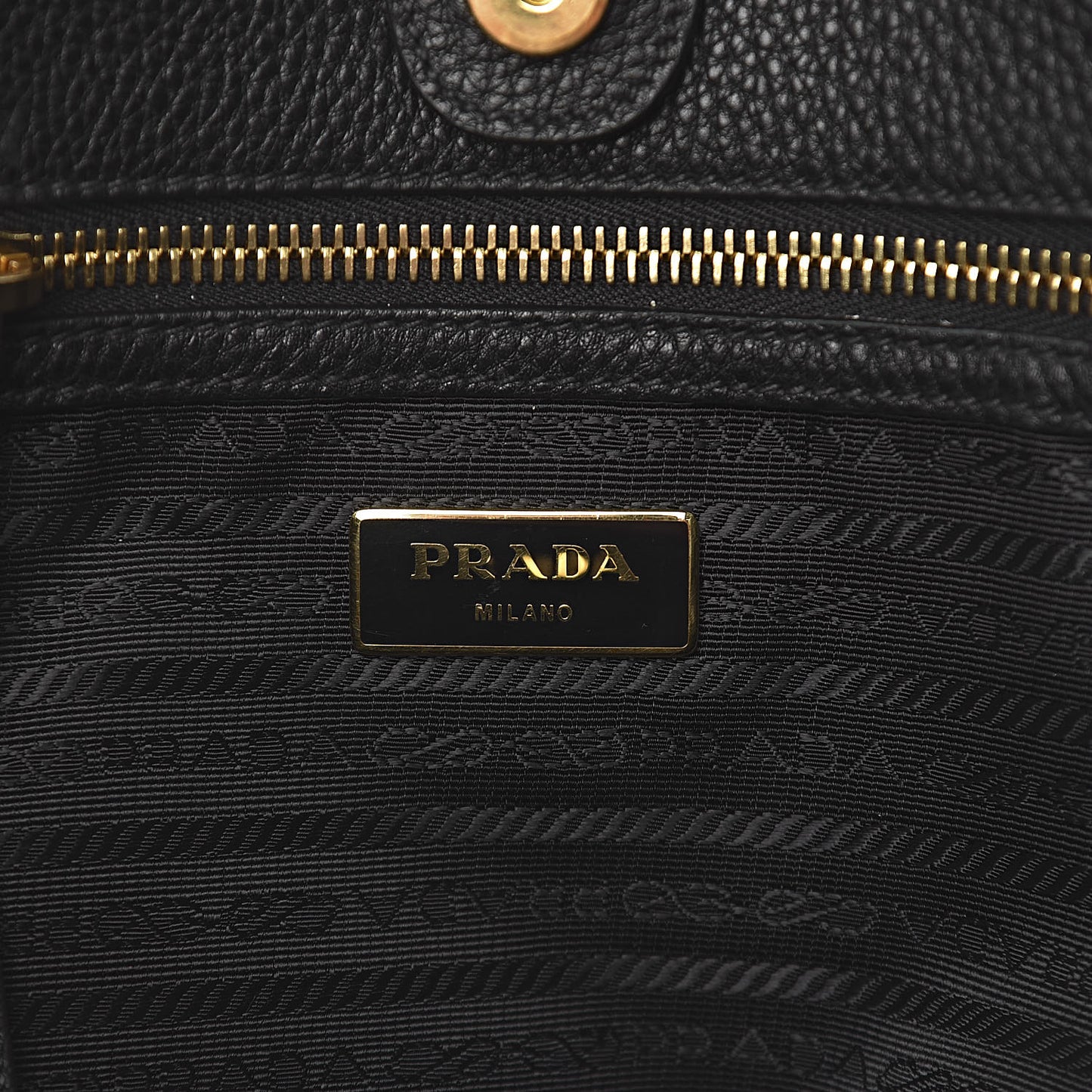 Vitello Daino Shoulder Bag Black