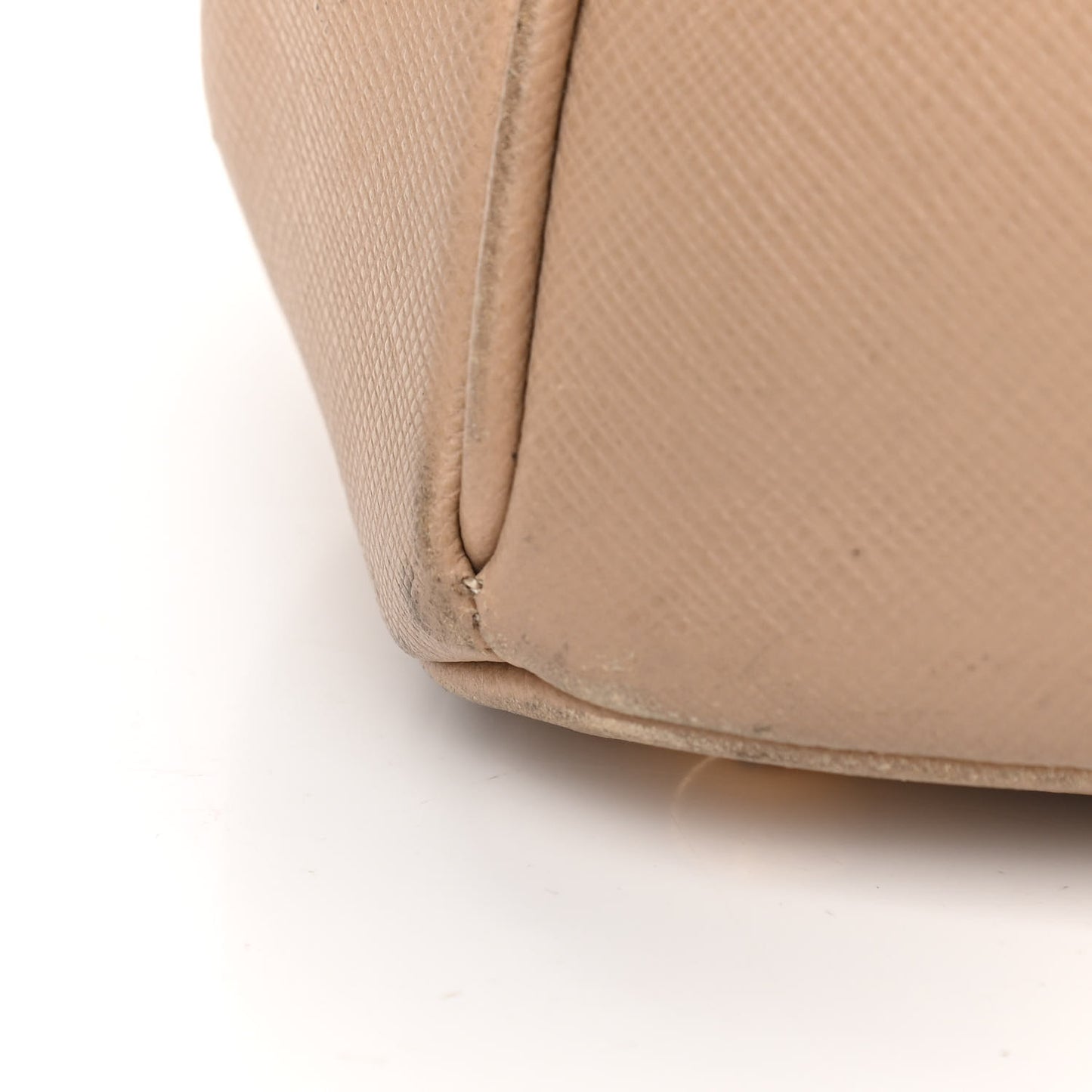 Saffiano Lux Medium Tote Cammeo