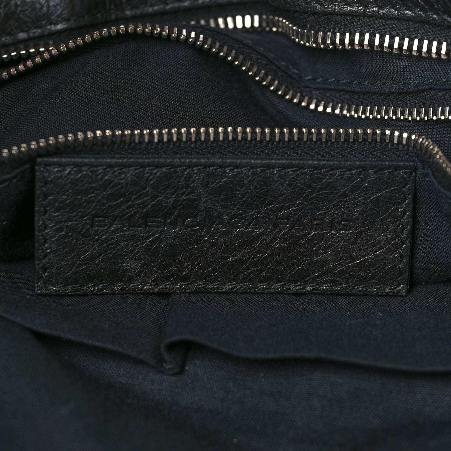 Agneau Giant 12 Silver Hardware City Black