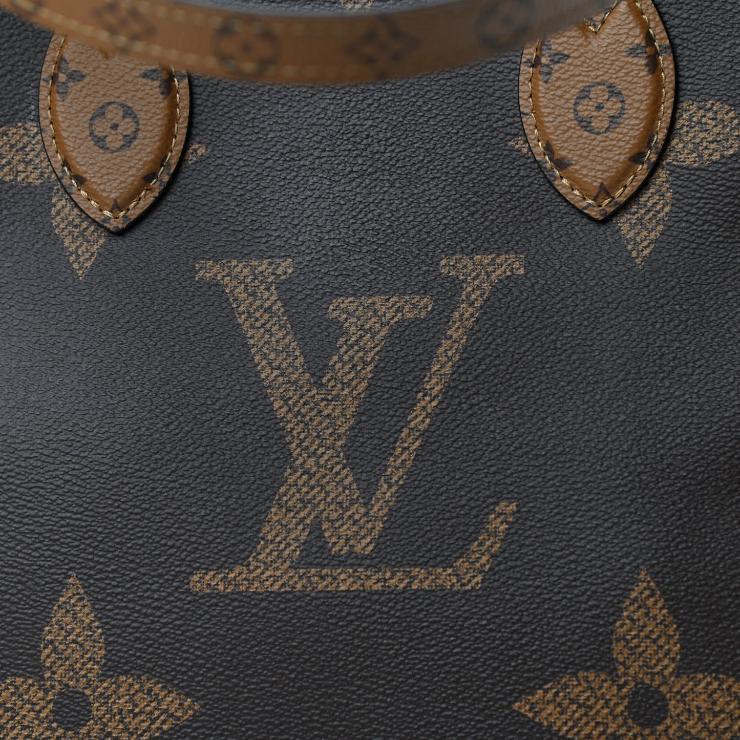 Reverse Monogram Giant Onthego MM