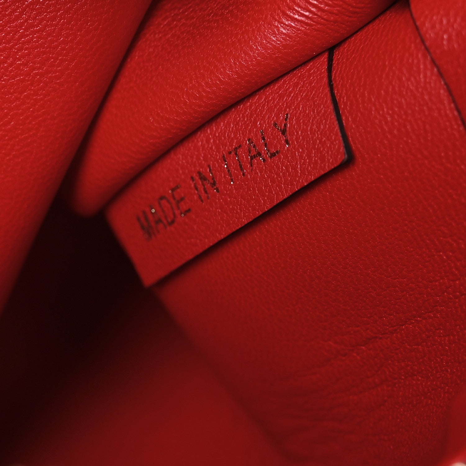 Valentino Garavani PVC Vlogo Escape Tote Red 1849608 – FASHIONPHILE